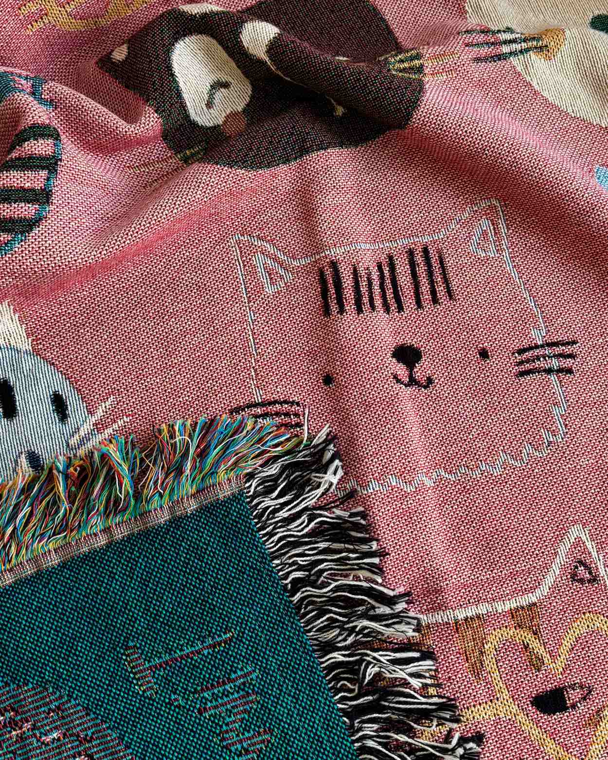 Coperta Intessuta Personalizzata con “Facce Pelose”