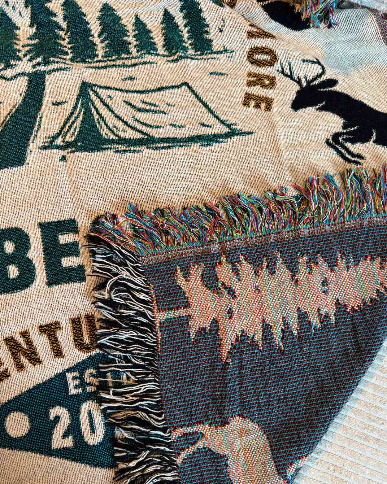 Coperta Intrecciata Personalizzata con “Avventura in Campeggio”