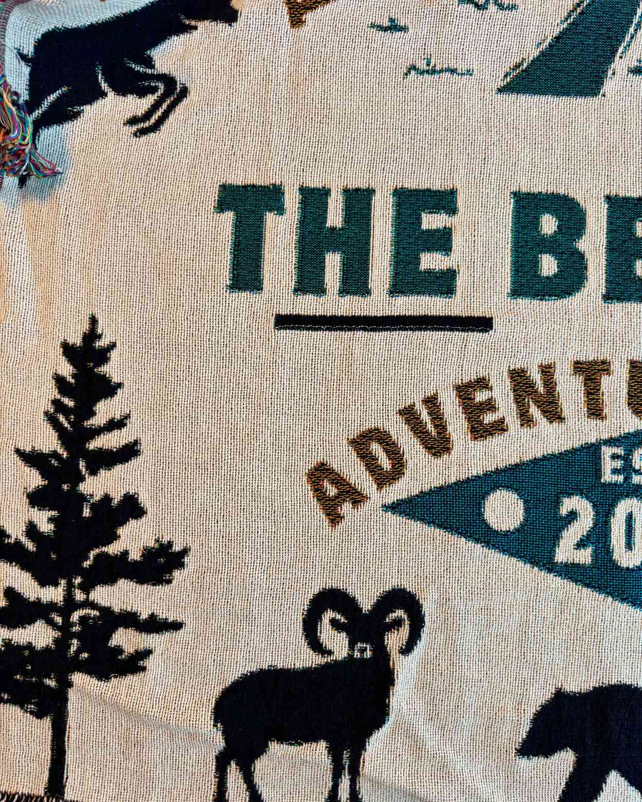 Coperta Intrecciata Personalizzata con “Avventura in Campeggio”