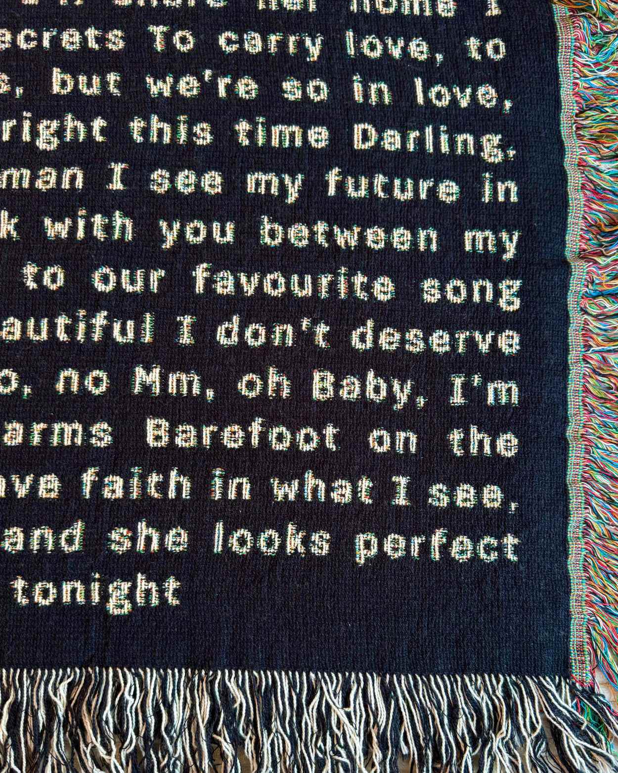 Manta Tejida Personalizada con “Canción de Amor en Casete”