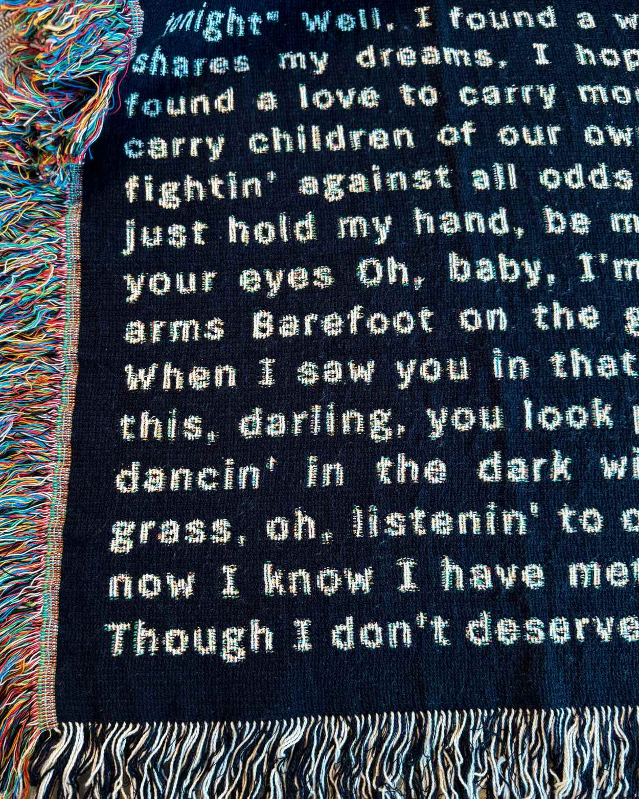 Manta Tejida Personalizada con “Canción de Amor en Casete”